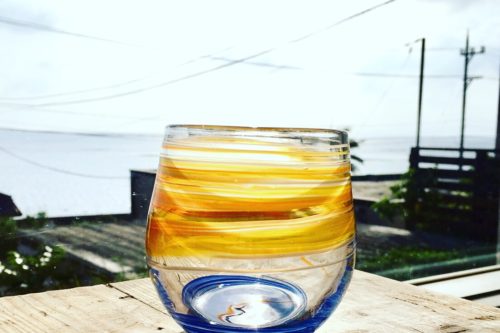 太陽と海のグラス、吹きガラス体験にて。