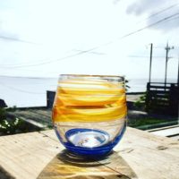 太陽と海のグラス、吹きガラス体験にて。