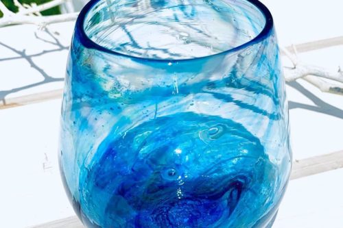 吹きガラス体験。青色たる型グラス。