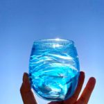 青く透いたグラス。体験の作品です。